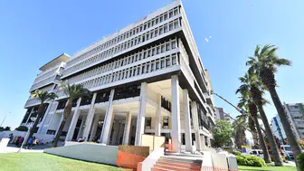 İzmir Büyükşehir Belediyesi'ne yönelik yolsuzluk soruşturmasında yeni gleişme: Tunç Soyer dahil 119 şüpheli adliyede