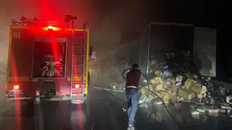 Erzincan'da kumaş ve kozmetik yüklü tır yandı!