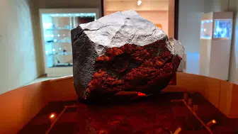 Mars’tan gelen en büyük gök taşı rekor fiyata satıldı!