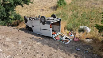 Van Muradiye'de minibüs ile otomobil çarpıştı