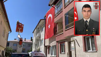 Şehit Ümit Üzüm'ün evine Türk bayrağı asıldı!