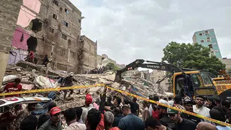 Pakistan'da 5 katlı bina çöktü: Can kaybı 16'ya yükseldi!