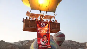 15 Temmuz sabahı Kapadokya'dan Türk bayraklı ve afişli görüntüler!