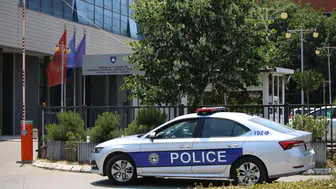 Kosova Meclisi bomba ihbarıyla boşaltıldı!