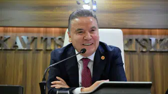 Muhittin Böcek kimdir?