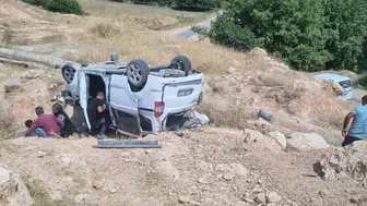 Siirt’te hafif ticari araç şarampole devrildi: 5 yaralı, 2’si ağır