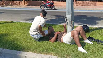 Antalya'da motosiklet palmiyeye çarptı: Sürücü yaralandı!