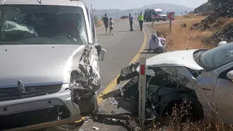Elazığ’da feci kaza! Otomobil ile ticari araç çarpıştı: 6 yaralı
