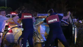 Sivas Şarkışla’da iki otomobil çarpıştı: 8 kişi yaralandı