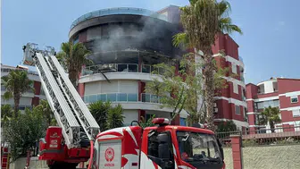 Antalya'da apartman yangını: 3 kişi hastaneye kaldırıldı!