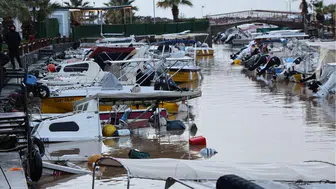 Kuşadası'nda sel felaketi: Balıkçı tekneleri battı
