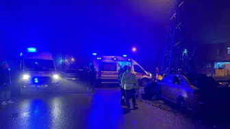 Arnavutköy'de feci kaza: Otomobil direğe çarptı, 5 kişi yaralandı!