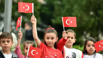 Okullar ikinci döneme 'Bayrak Sevgisi' temasıyla başlayacak