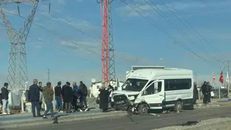 Batman'da tır ile minibüs çarpıştı: 6 kişi yaralandı