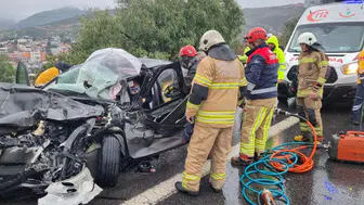 İzmir'de 4 araçlık zincirleme kaza: Çin uyruklu 2 kişi yaralandı