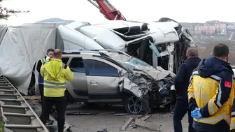 Samsunda tır karşı şeride geçip araçlara daldı: 1 ölü, 3 yaralı!