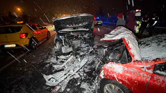 Düzce'de feci kaza! İki araç kafa kafaya çarpıştı, 7 kişi yaralandı