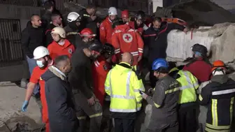 Lübnan'da 5 katlı bir bina aniden çöktü! Çok sayıda kişi enkaz altında