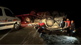 Aksaray'da tır devrildi: Sürücü hayatını kaybetti