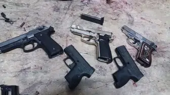 Antalya'da ruhsatsız tabancalar ele geçirildi