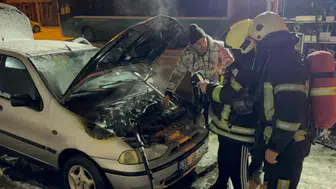 Kayseri'de tamirden çıkarılan otomobil alev alev yandı