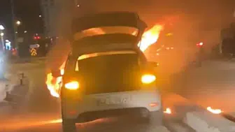 Konya'da seyir halindeki otomobil alev alev yandı!