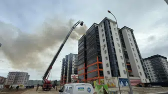 Çanakkale'de binanın çatısı yandı