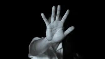 Dedesinden yıllarca cinsel istismar gördü, kendisini korumayan babasına dava açtı!