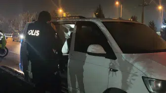 Antalya'da bir kişi, park halindeki araçta ölü bulundu