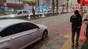 Mersin Silifke'de dolu yağışı çilesi: Sokakları su bastı, tarım alanları zarar gördü