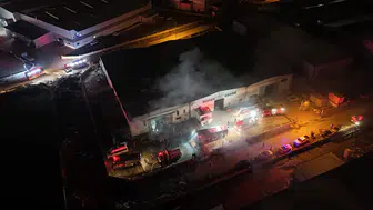 Kayseri OSB'de korkutan yangın: Mobilya fabrikası alevlere teslim oldu!