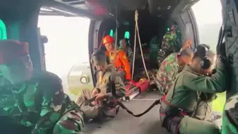 Endonezya'da 10 kişiyi taşıyan uçak kayboldu!