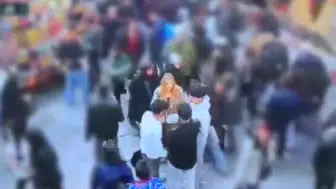 Fatih'te Çinli bir turist, hanutçu tarafından darbedildi