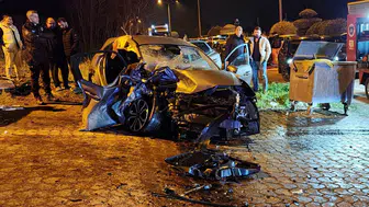 Bursa'da feci kaza! İki araç kafa kafaya çarpıştı, 3 ağır yaralı