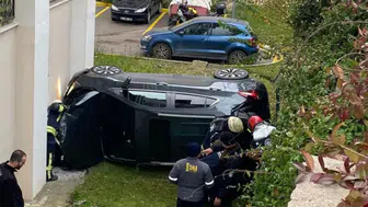 Kocaeli'de bir otomobil apartman bahçesine uçtu!