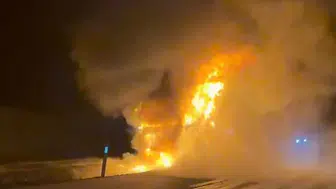 Şanlıurfa’da tır alev topuna döndü! Sürücü canını son anda kurtardı