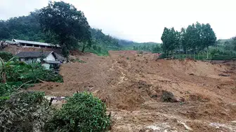 Endonezya'da toprak kayması faciası: 8 kişi öldü, 82 kişi kayıp!