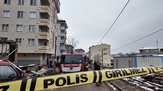 Sultanbeyli'de 5 katlı binada yangın paniği: 12 kişi mahsur kaldı!