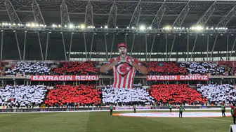 Sivasspor'dan Türk bayraklı koreografi!