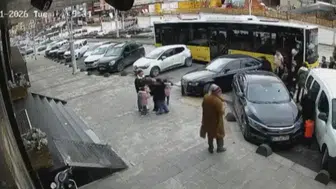 İstanbul Esenler'de kaza : İETT otobüsü park halindeki araçlara çarptı