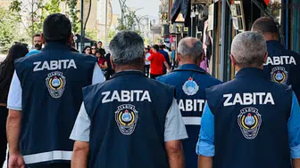 Mersin'de zabıta ekipleri merdiven altı üretilen 6 bin 86 kavanoz sahte kremi ele geçirdi