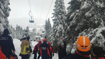 Bakan Yerlikaya: Uludağ'da arızalanan telesiyejde mahsur kalan 51 kişi kurtarıldı