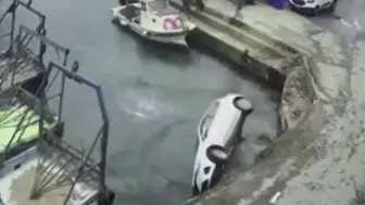 İstanbul Sarıyer'de otomobil denize düştü !