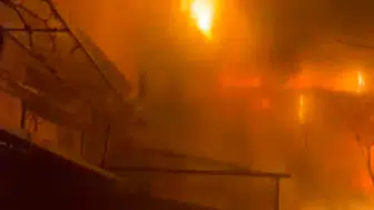 Sancaktepe'de yangın paniği: Ahşap baraka alev alev yandı!