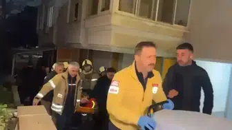 Bakırköy'de marketin merdiveni çöktü: Enkaz altında kalan çalışan yaralandı