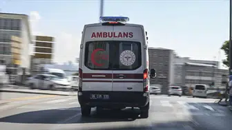 Düzce'de ambulans devrildi: Sürücü ve sağlık personeli yaralandı!