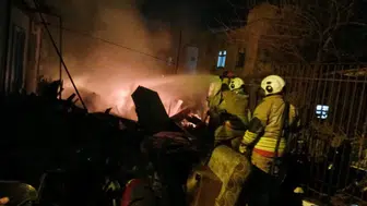 Hatay Payas'ta hurdalık yangını: İtfaiye ekipleri seferber oldu