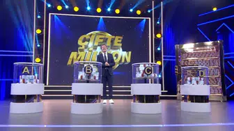 Serinin ilki olan Hababam Sınıfı filminin jeneriğinde hangi oyuncunun adı diğerlerinden önce yazar?