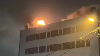 Kağıthane'de korku dolu anlar: 4 katlı binanın çatısı alev alev yandı