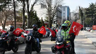 Bilecik'te motosiklet tutkunlarından Türk bayraklı konvoy!